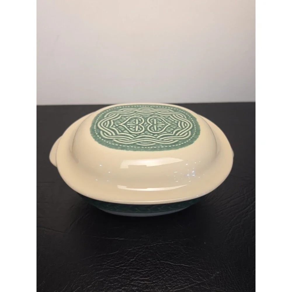 Light Green Longaberger American Craft Orig Covered Casserole Dish Heart Design